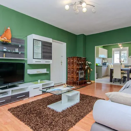 Annamaria فيلة زادار